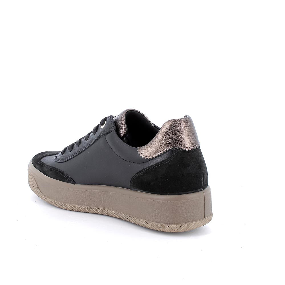 Sneakers da donna nero con lacci